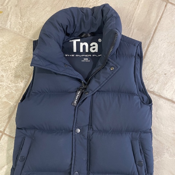 Navy Super Puff Down Vest Aritzia - Picture 1 of 2